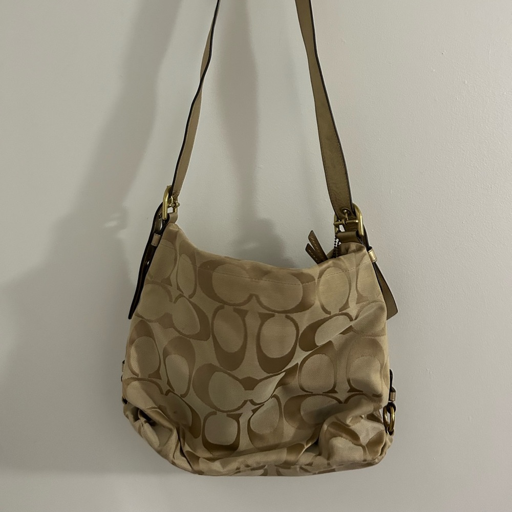 Tan Signsture Classic Coach crossbody messenger bag